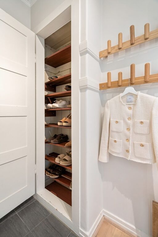 Simple Ways to Organize Your Entryway